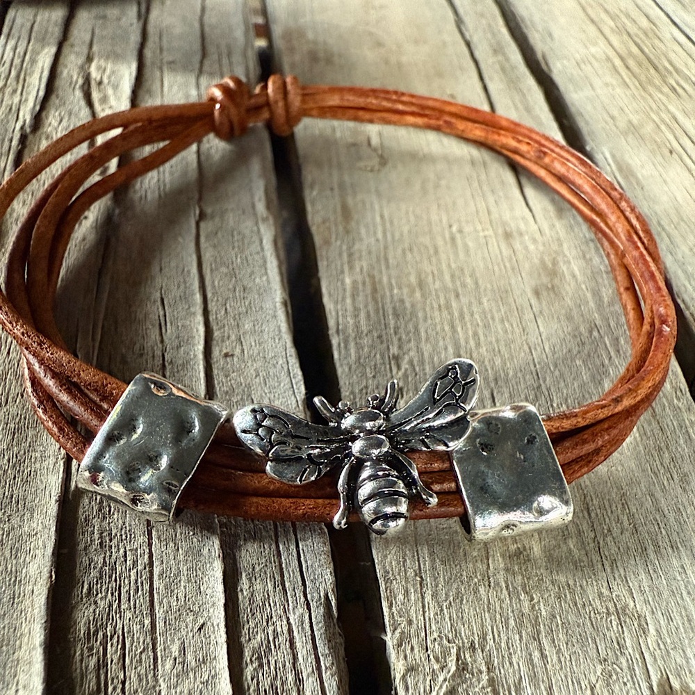 Leather Adjustable Metal Bee with Metal sliders NWOT